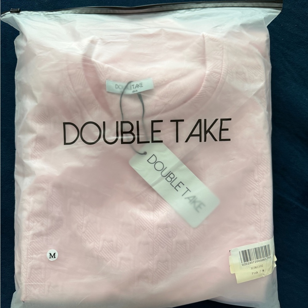 NWT Soft Pink Two-Piece Textured Travel Set - Short Sleeve,Wide Leg Ankle Pant - Picture 11 of 13